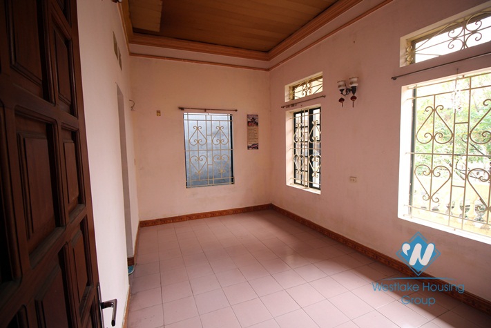 Vietnamese style house with 3 bedrooms for rent in Doi Can st, Ba Dinh district 